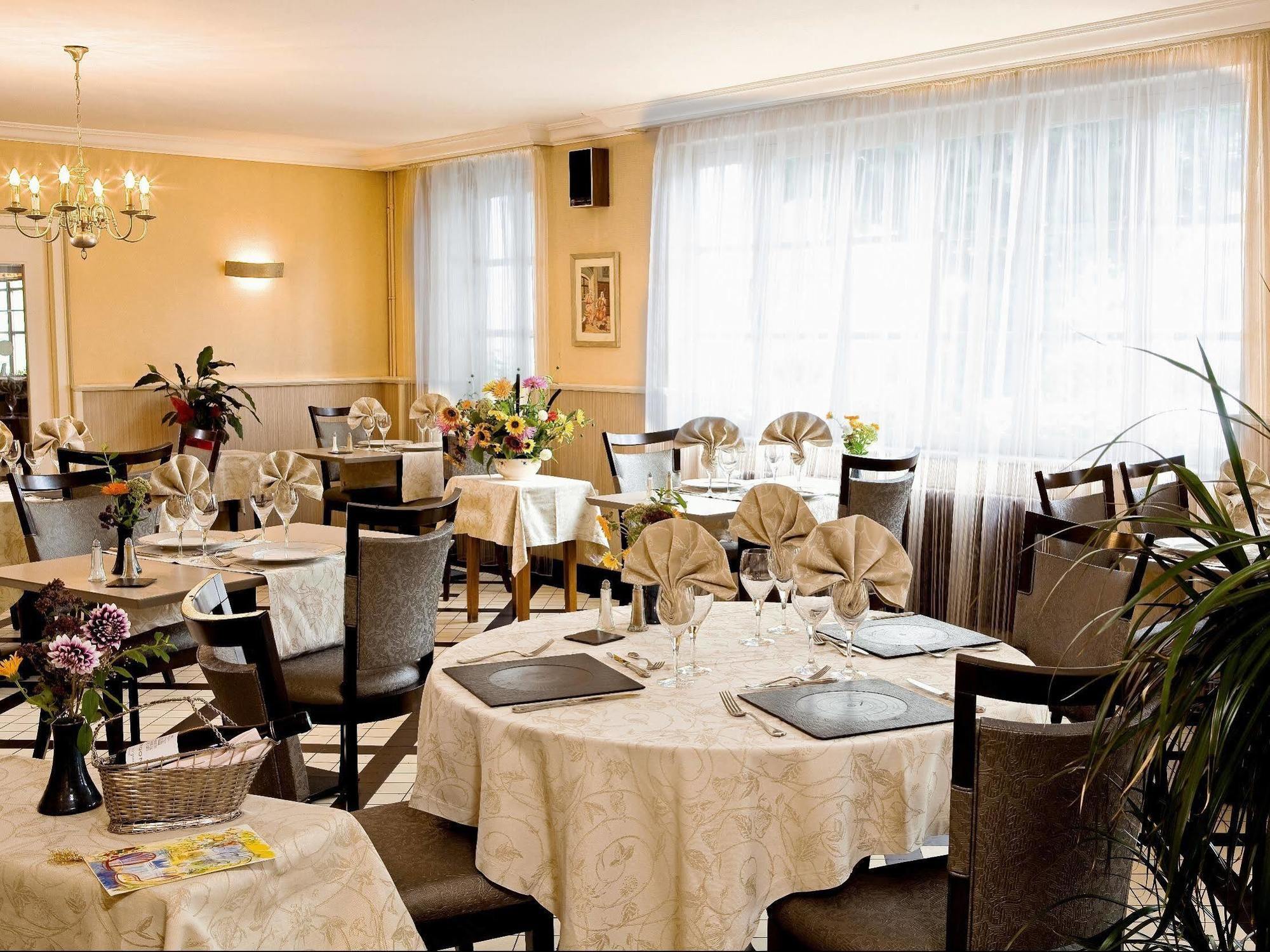 Logis Hotel Du Pont Neuf Le Veurdre Экстерьер фото